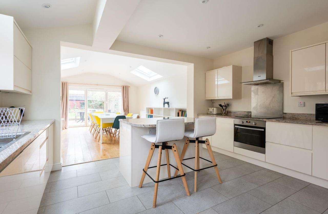 The Canary Way - Contemporary 4bdr With Parking Apartament